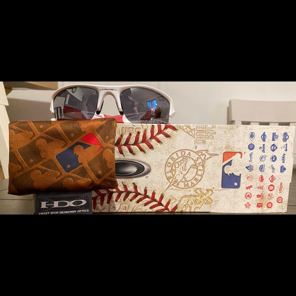 Men’s Polarized Oakley Sunglasses